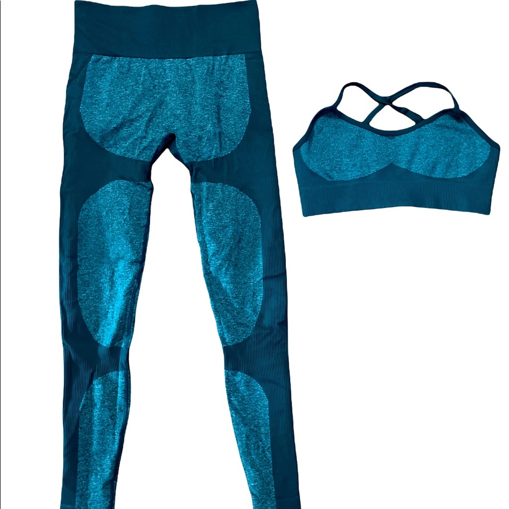 Criss cross Backless Sports Bra & Leggings